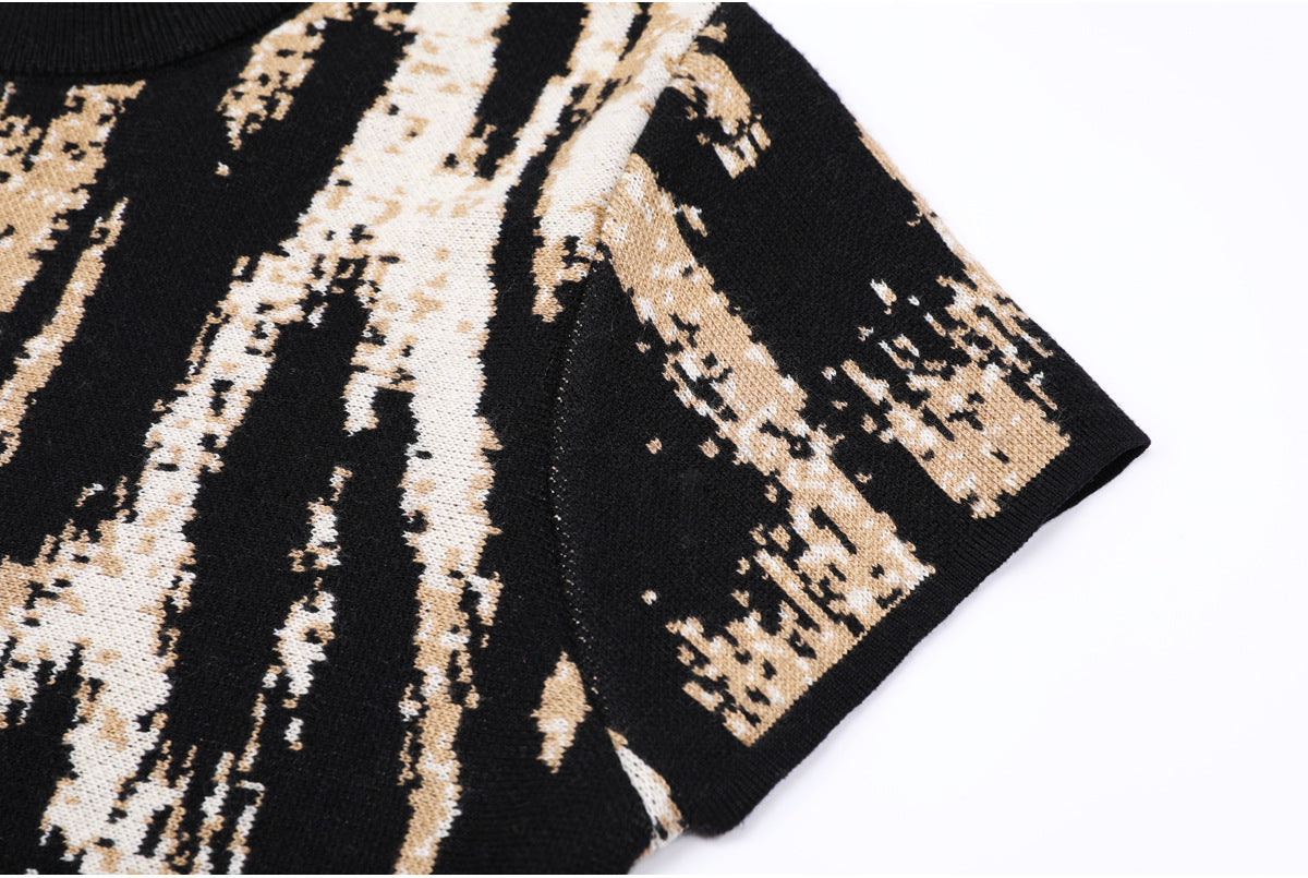 Short sleeve detail of jacquard knit dress